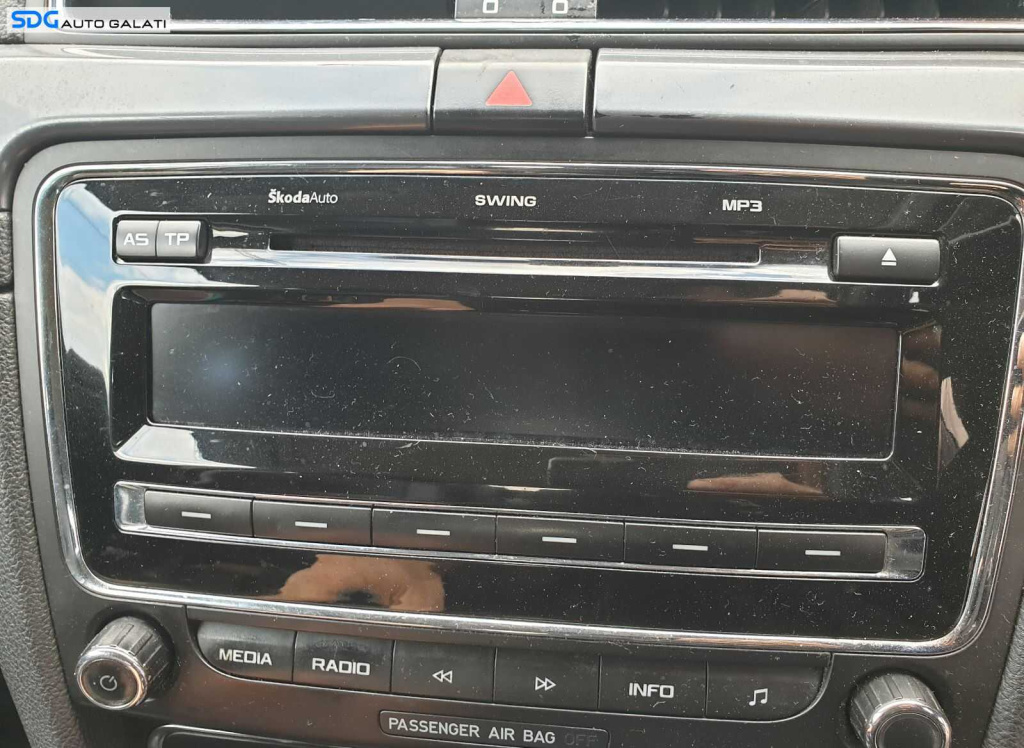Radio CD Player Radio Swing MP3 Skoda Superb 2 2008 - 2013 [0228]