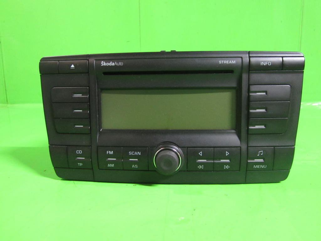 RADIO / CD PLAYER SKODA OCTAVIA II FAB. 2004 - 2013 ⭐⭐⭐⭐⭐