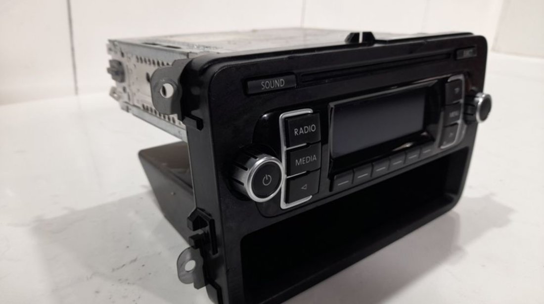 Radio CD Vw Passat B6 / Golf 6 / Touran / Caddy cod 5K0035156A