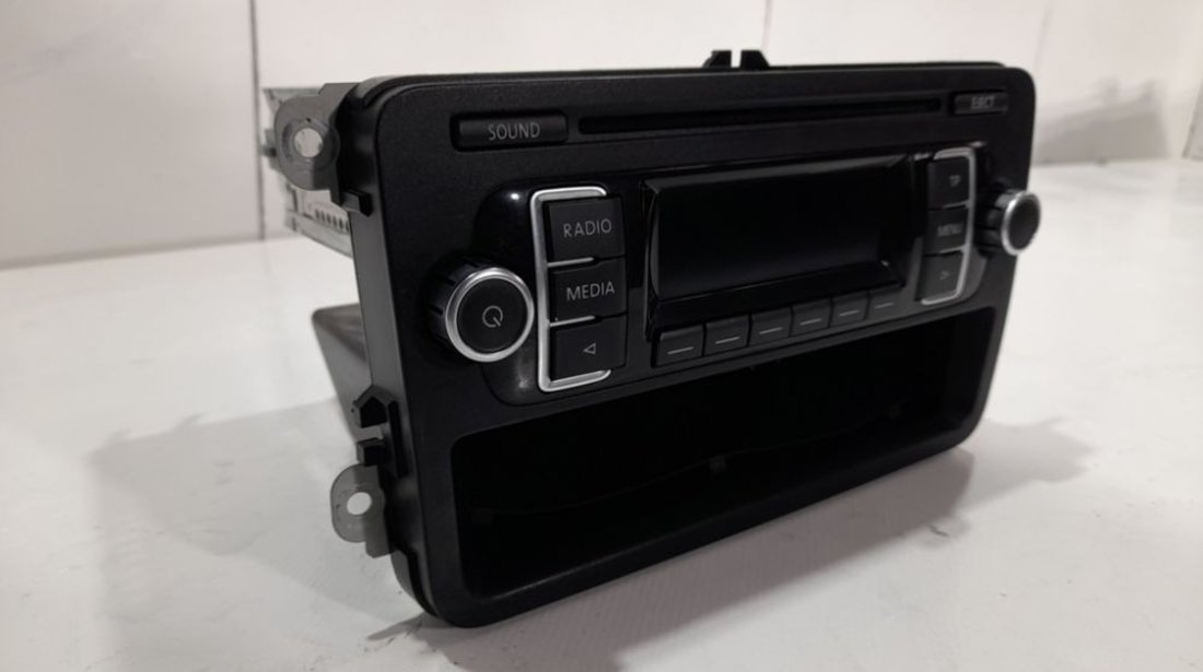 Radio CD Vw Passat B6 / Golf 6 / Touran / Caddy cod 5K0035156A