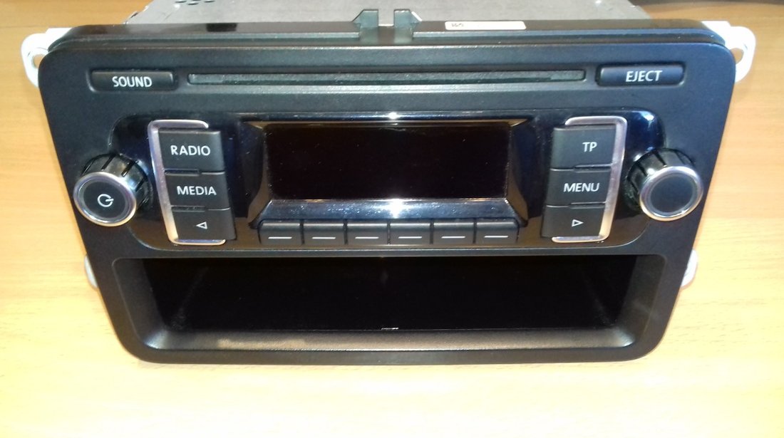 Radio RCD 210 CD-MP3 original VW,T5, Caddy, Tiguan, Touran, Golf VI, Polo, cu cod