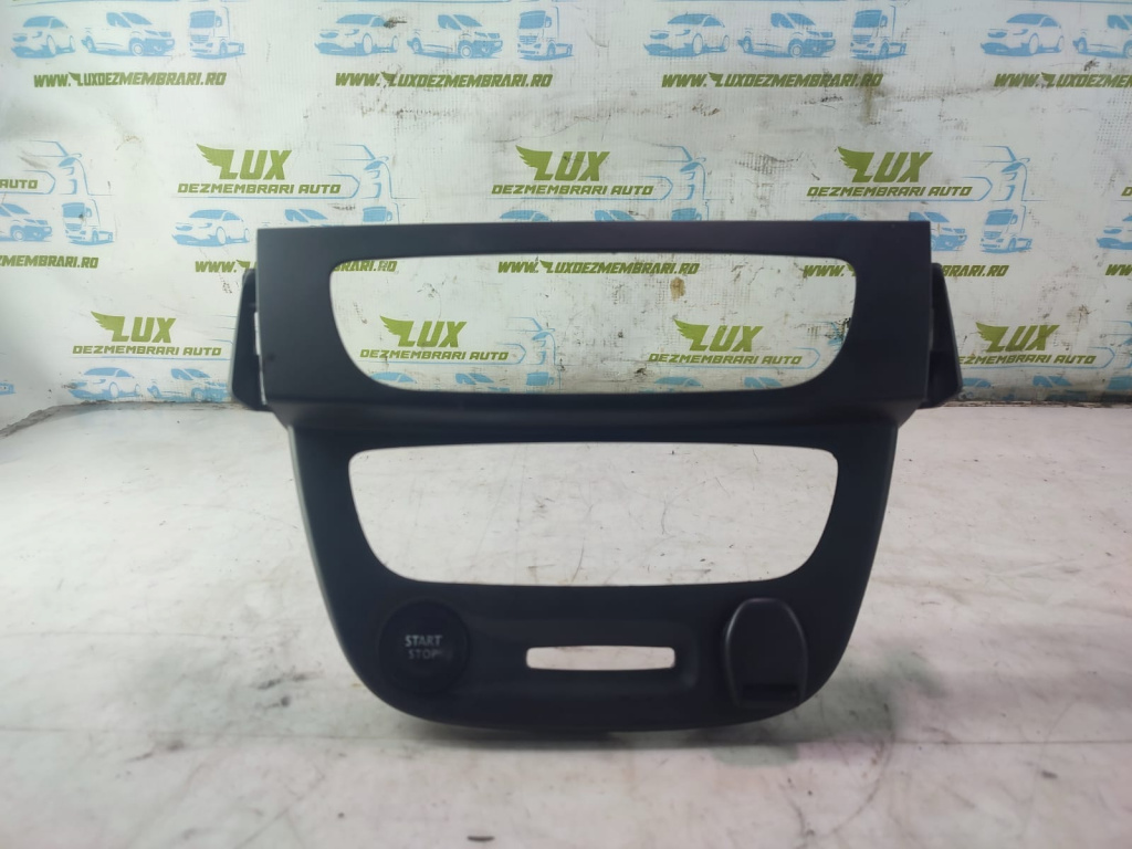 Rama consola centrala 682600003R Renault Megane 3 [2th facelift] [2013 - 2020] 1.5 dci K9K656 euro 6