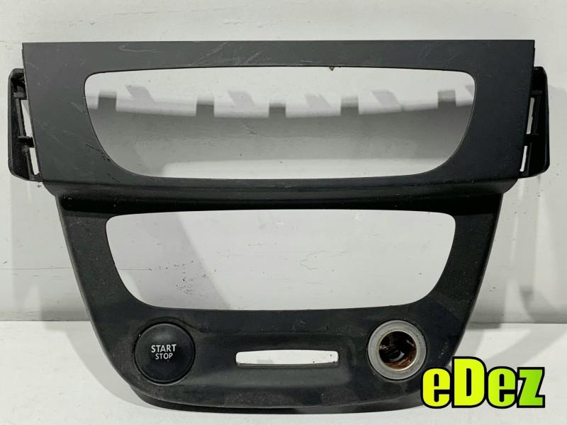 Rama consola centrala Renault Megane 3 (2008-2012) 682600003R