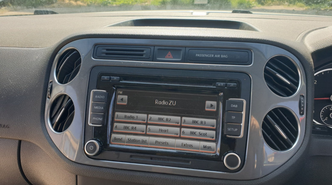 Rama Consola Grila Ornament Consola Centrala Unitate Radio CD Player Navigatie Volkswagen Tiguan 2011 - 2015