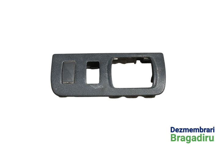 Rama / Ornament / Suport butoane Cod: 648450001R 648450001R Renault Megane 3 [2008 - 2014] wagon 5-usi 1.9 dCi MT (130 hp) EURO 5