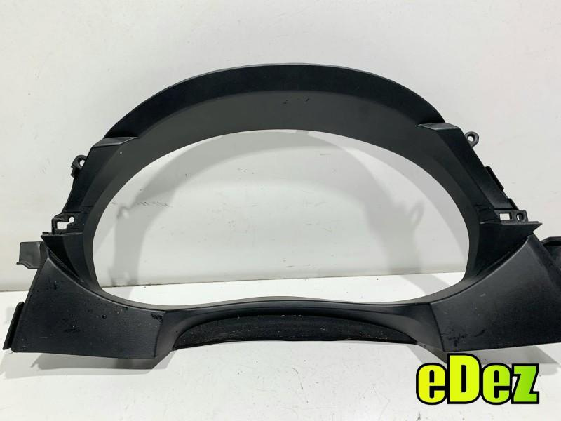 Rama / ornament / trim ceas bord Toyota Corolla (2012-2018) 102848A0