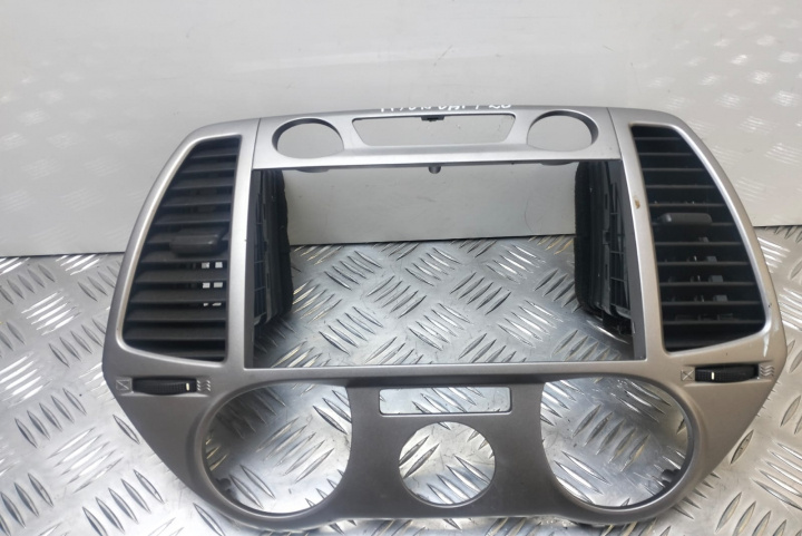 Rama unitate centrala cu grile ventilatie 847401j100 Hyundai i20 PB [2008 - 2012]
