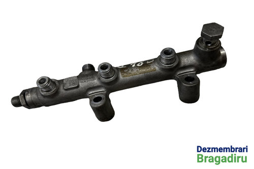 Rampa comuna injectoare dreapta 059090W36 Volkswagen VW Touareg generatia 2 7P [2010 - 2014] Crossov...