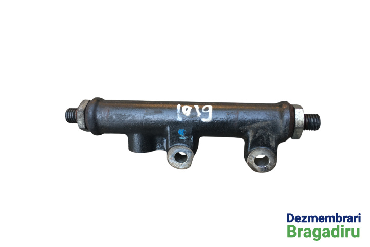 Rampa comuna injectoare dreapta Cod: 4R8Q-9C066-AB, A2020001297 4R8Q-9C066-AB, A2020001297 Land Rover Discovery 3 [2004 - 2009] SUV 2.7 TD AT (190 hp) Cod motor: 276DT