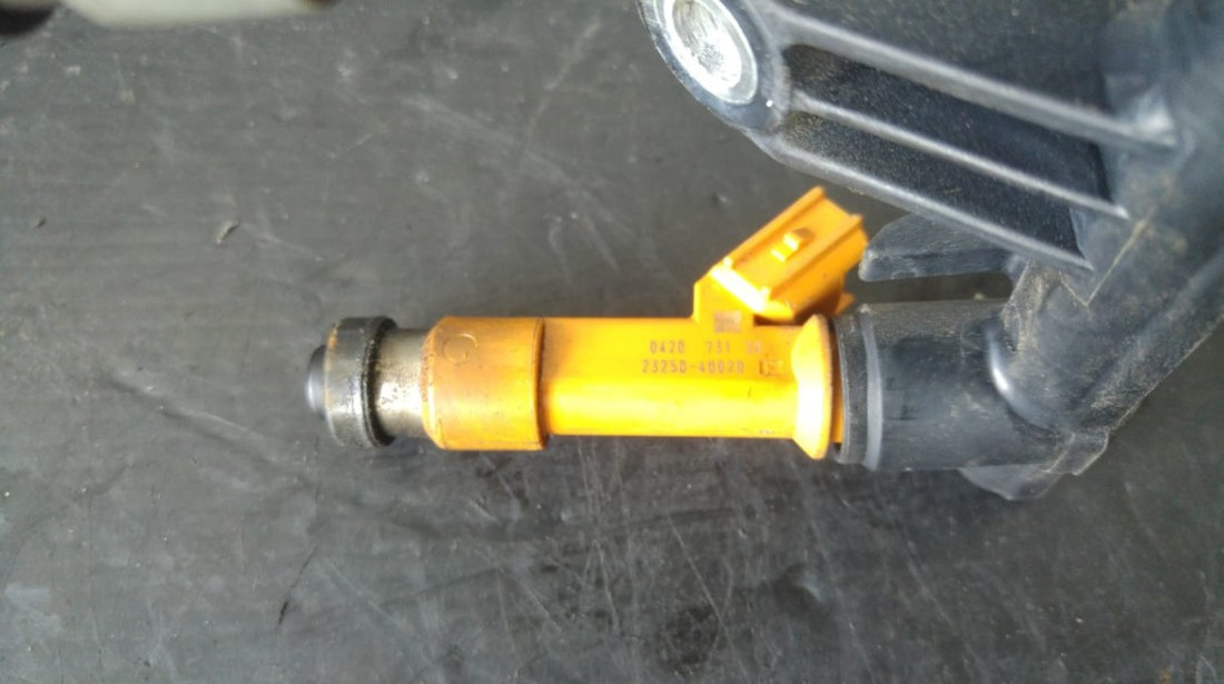 Rampa cu injectoare 1.0 b 1kr toyota yaris 23250-40020