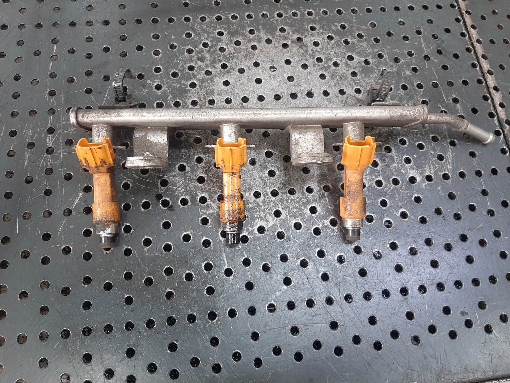Rampa cu injectoare 1.0 b k10b suzuki splash opel agila b