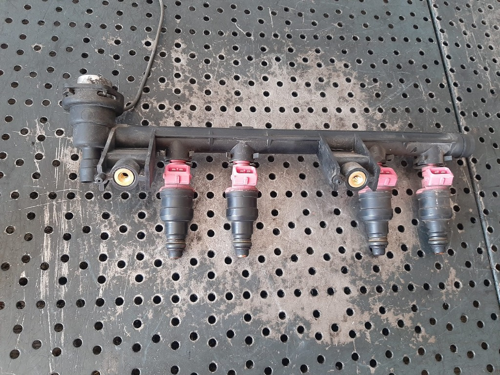 Rampa cu injectoare 1.2 b d7fd220 renault clio 2 0280150995 7700108667