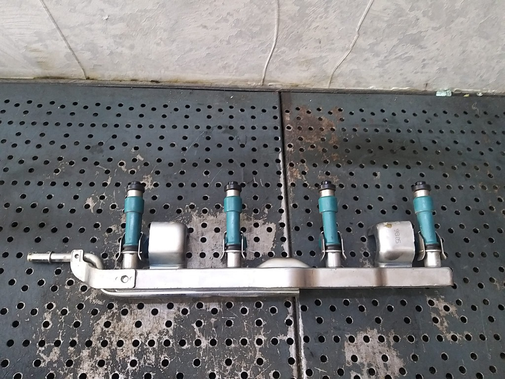 Rampa cu injectoare 1.3 b mazda 2 2975000460