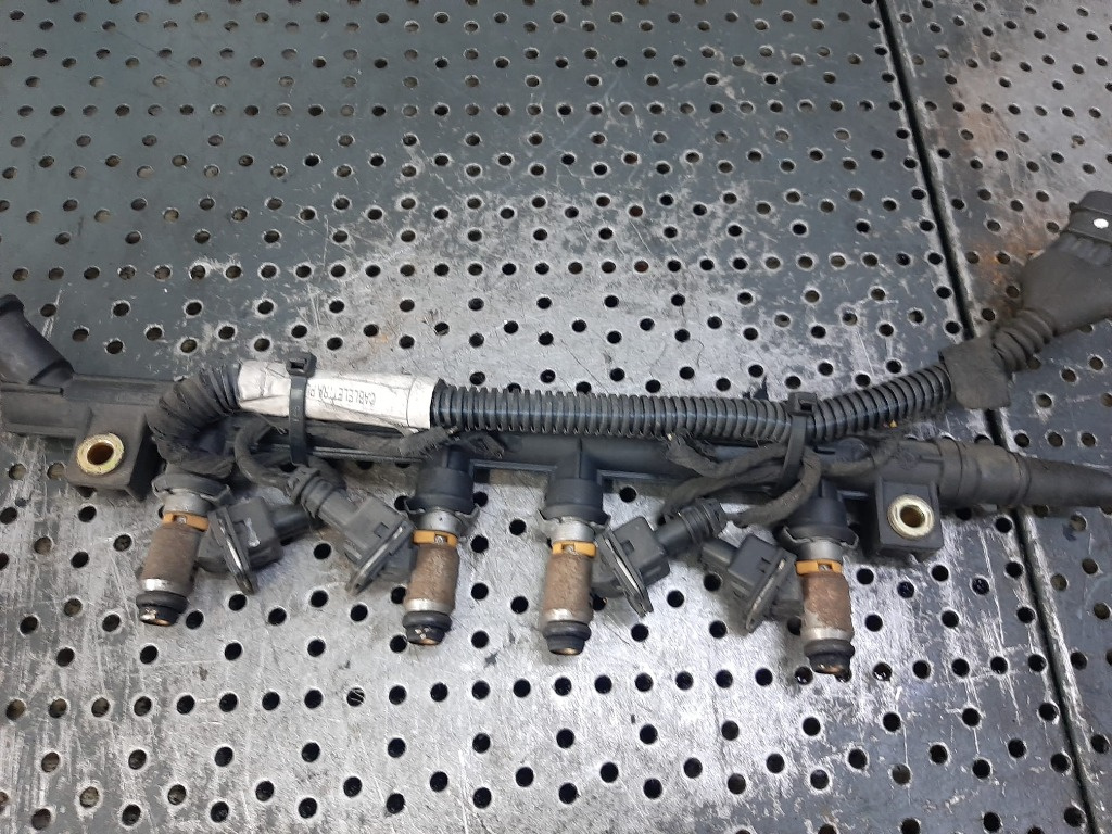 Rampa cu injectoare 1.4 b 350a1000 fiat grande punto lancia musa