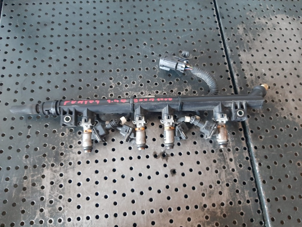 Rampa cu injectoare 1.4 b 850a1000 fiat punto evo grande punto 199 cb261b