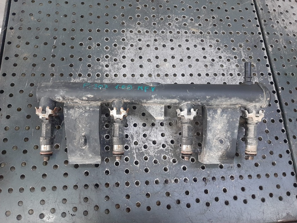 Rampa cu injectoare 1.6 b nfu peugeot 206 207 citroen c3 c4 0280158057