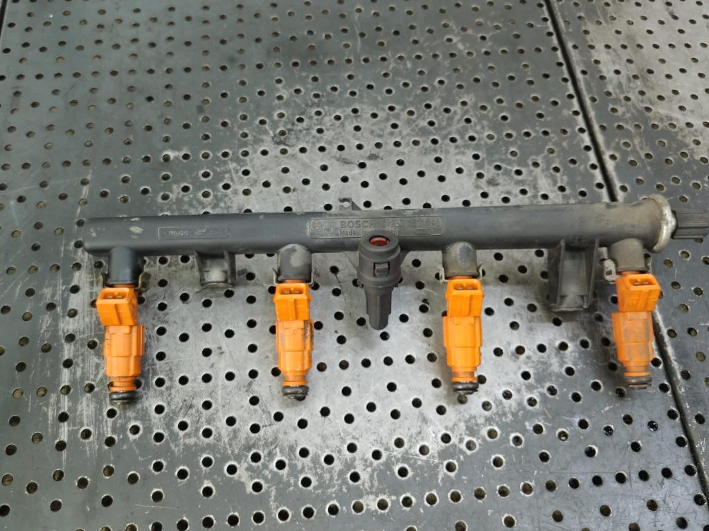 Rampa cu injectoare 1.6b ar32104 alfa romeo 147 0280155769