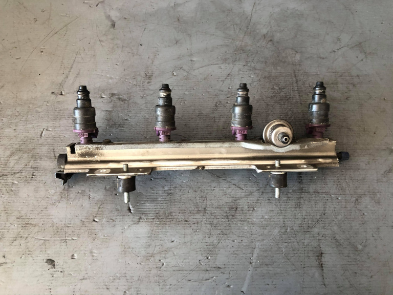 Rampa cu injectoare 1.8 b b4184s volvo v40 v50 s40 s50 c30