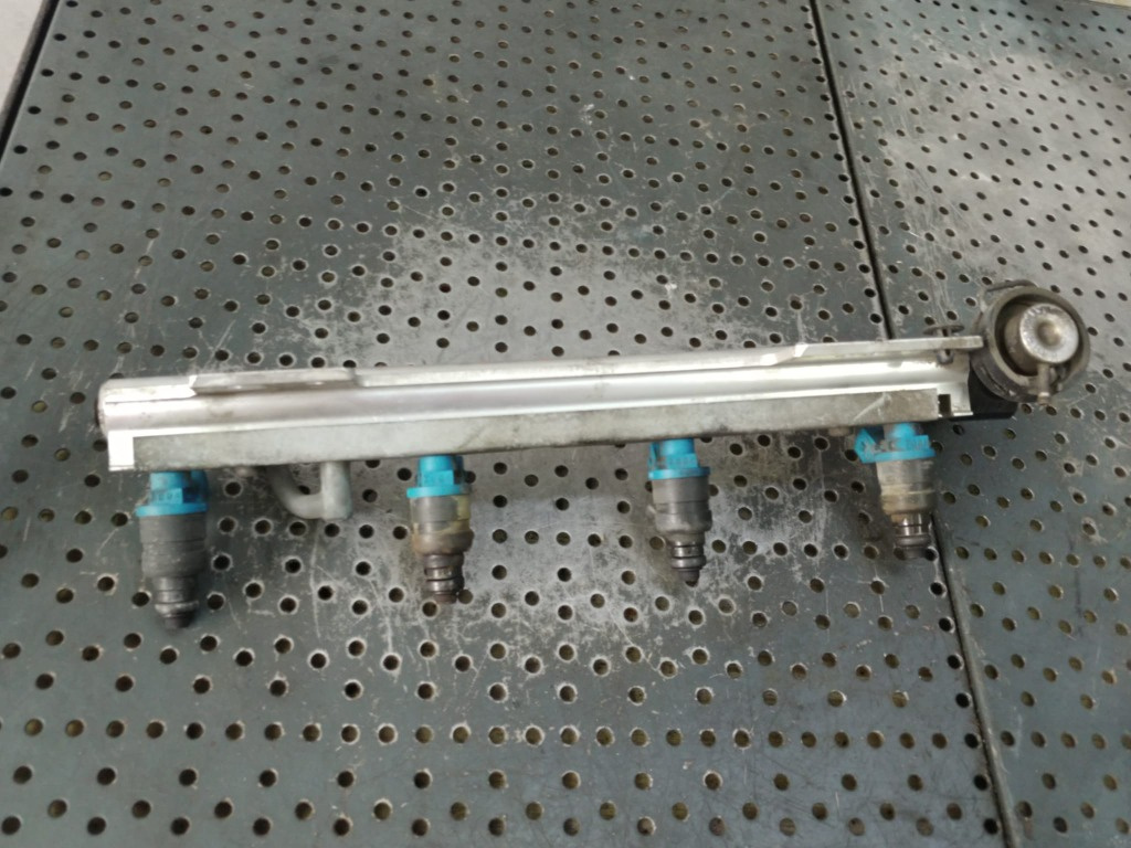 Rampa cu injectoare 1.8 b b4184s volvo v40