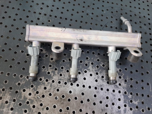 Rampa cu injectoare toyota yaris 1.0b 1kr-b52 23250-00030