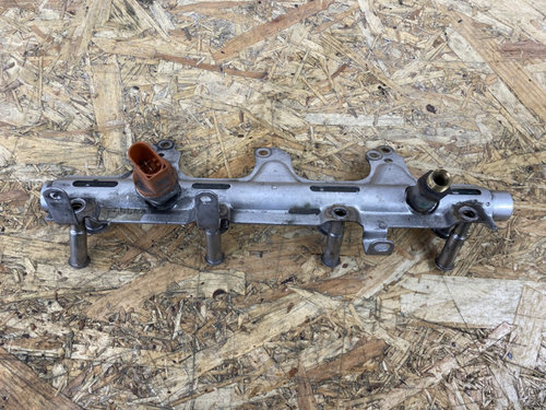 Rampa de injectie Sharan 7N 2.0TSI, DSG Alb monovolum 2012 (06J133317M)