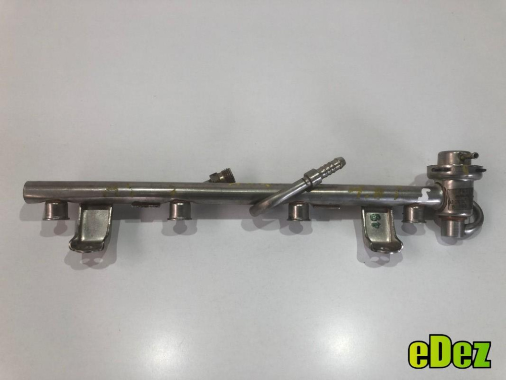 Rampa injectie Audi A4 (1994-2001) [8D2, B5] 1.8 benzina ADR, APT 058133681b