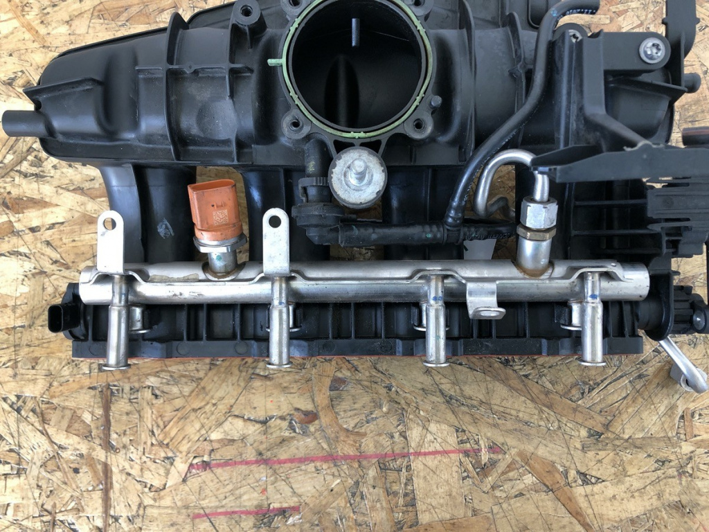 Rampa injectie Audi A5 sportback sedan 2011 (06J133317M)