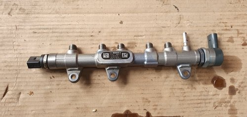 Rampa injectie BMW X1 X3 F25 X4 F26 F30 F32 F20 F10 2.0D B47D20A 2015 2016 2017