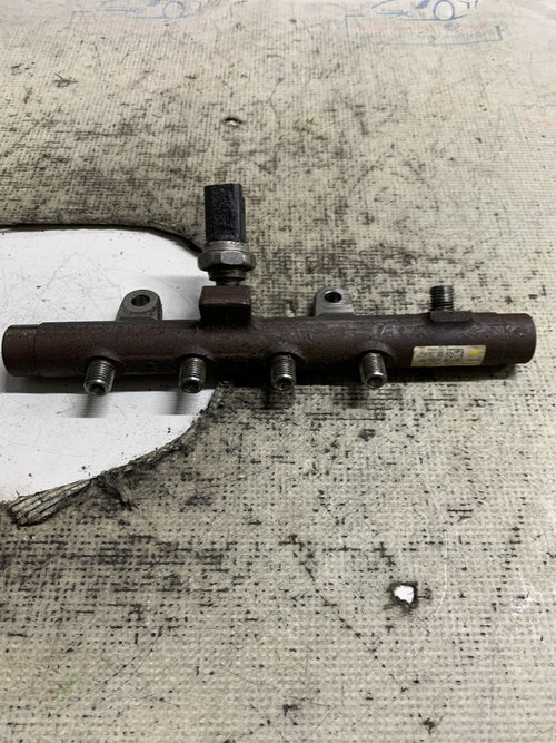 Rampa injectie Nissan Qashqai 1.5 Motorina 2012, 175218188R