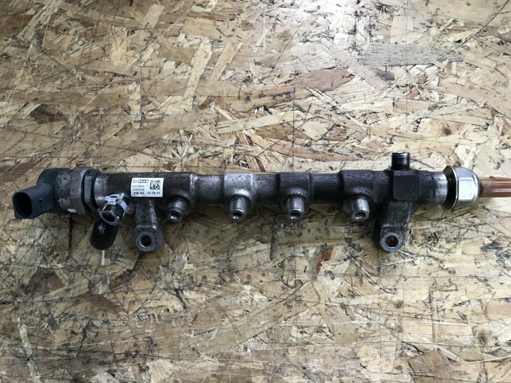 Rampa injectie Passat b7 combi 2012 (03L089N)