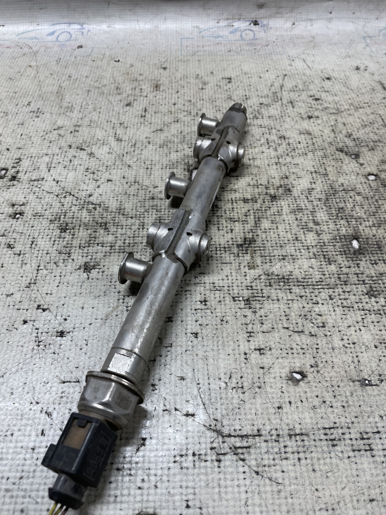 Rampa injectie Skoda RAPID 1.0 2013, 04C133320F