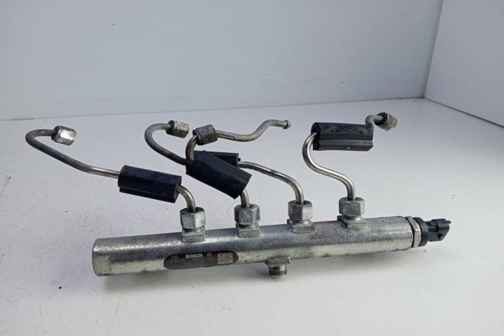 Rampa injectoare  0445214199 Opel Astra J [2009 - 2012]