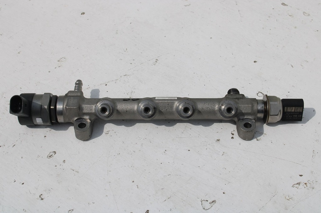 Rampa injectoare 04L089D Audi A3 8V 1.6 TDI an fab. 2012 - 2015