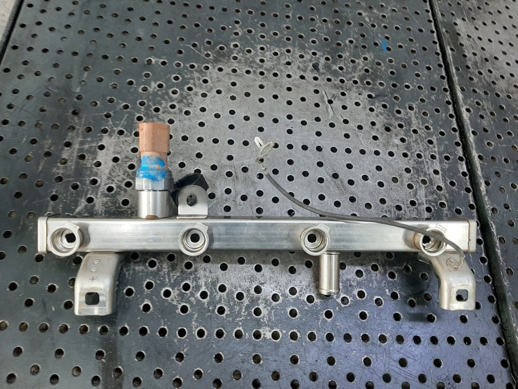 Rampa injectoare 1.4 b b14xer opel corsa