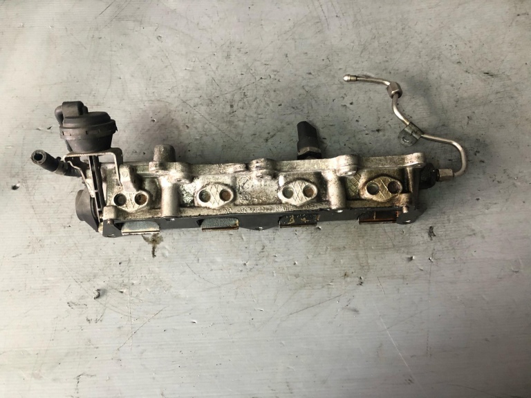 Rampa injectoare 1.4 fsi axu vw polo 9n 03c133204
