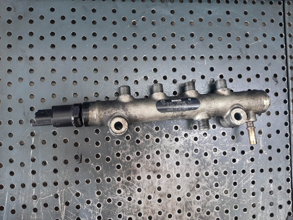 Rampa injectoare 1.4 hdi 8HX peugeot 206 peugeot 307 0445214028 9641509480