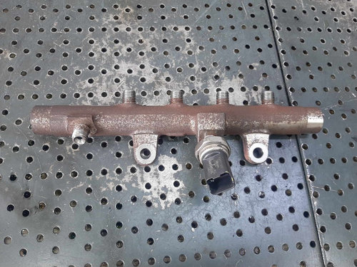 Rampa injectoare 1.5 dci nissan qashqai renault scenic 3 clio 3 megane 3 8200704212 h8200704217