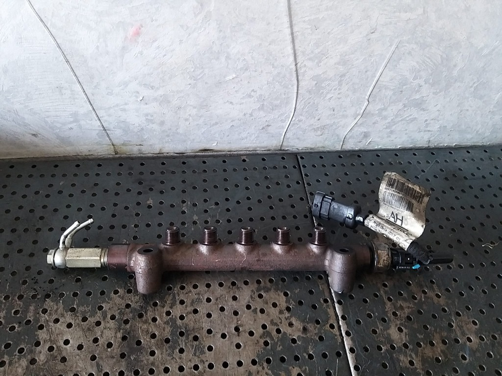 Rampa injectoare 1.6 cdti opel astra j 55490702
