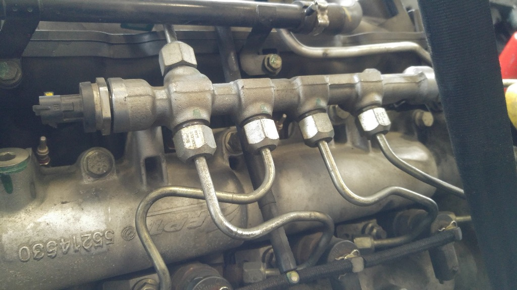 Rampa injectoare 1.6 jtdm 940a3000 alfa romeo giulietta dupa 2010 0445214192