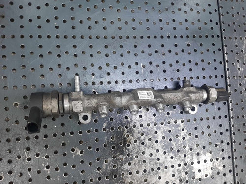 Rampa injectoare 1.6 tdi vw golf 7 passat b8 audi a3 8v skoda octavia seat leon altea 04l089b