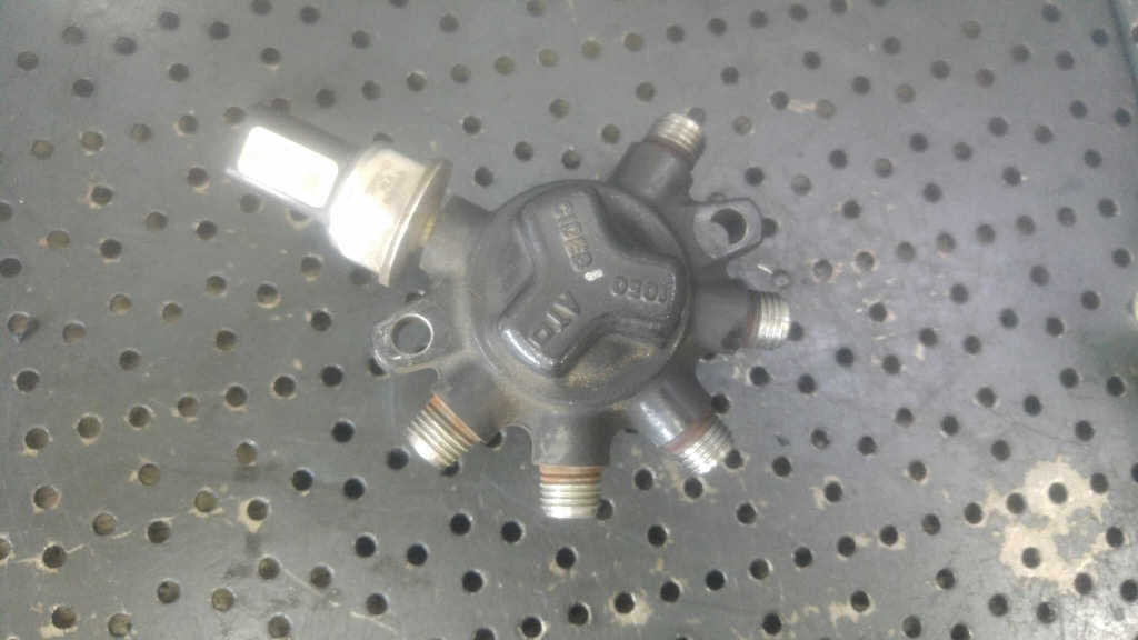 Rampa injectoare 1.8 tdci ford focus 1 focus 2 s-max c-max 4m5q9d280db