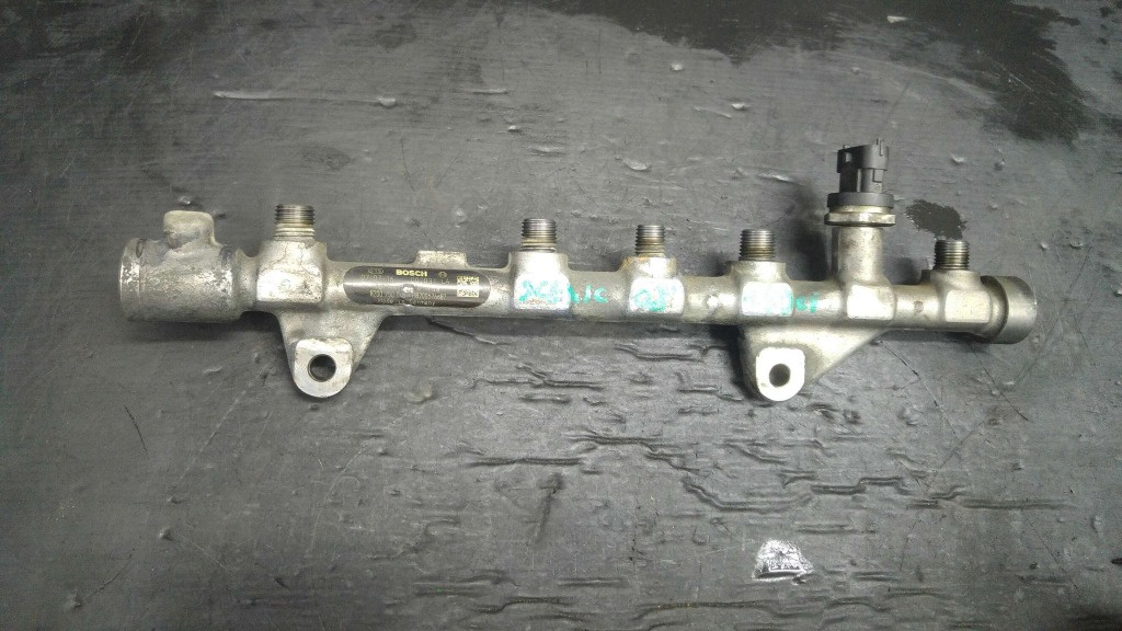 Rampa injectoare 1.9 d f9q renault megane 3 scenic 3 0445214158