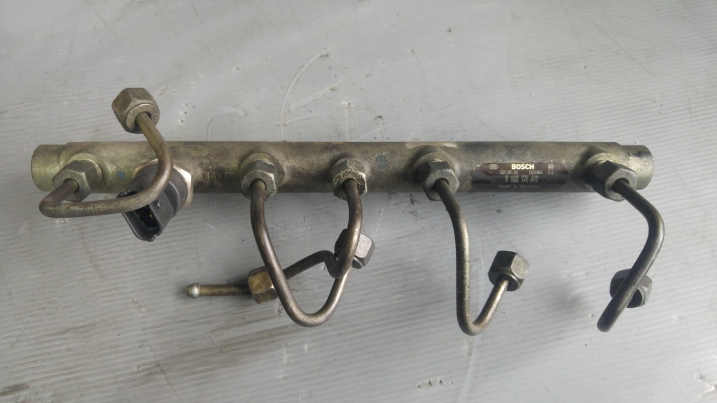 Rampa injectoare 1.9 dci f9q renault kangoo laguna 1 2 megane 0445214015
