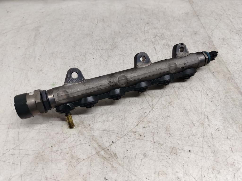 Rampa injectoare 2.0 dci m9r740 8200426550 8200661279 Renault Trafic 2 [facelift] [2006 - 2015]
