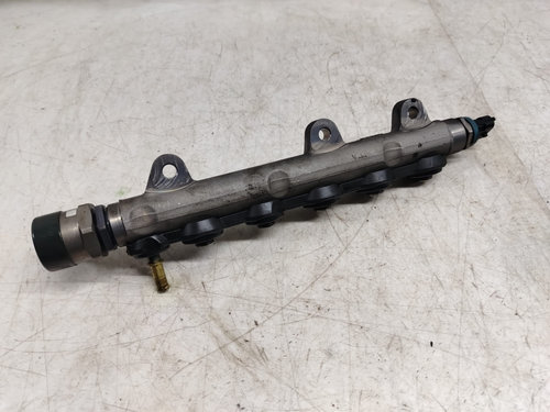 Rampa injectoare 2.0 dci m9r740 8200426550 8200661279 Renault Espace 4 [facelift] [2006 - 2012] 2.0 ...