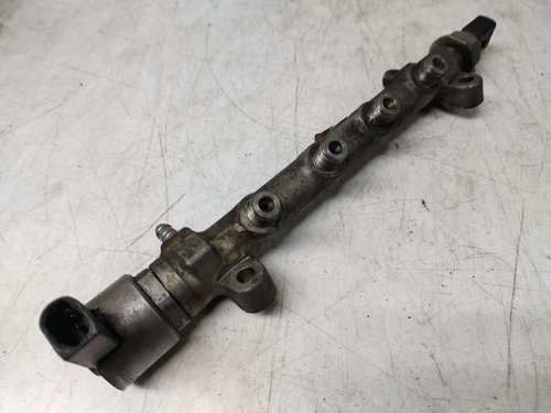 Rampa injectoare 2.0 tdi CRLB DEU CNHA 04l089g Volkswagen VW Passat B8 [2014 - 2020]