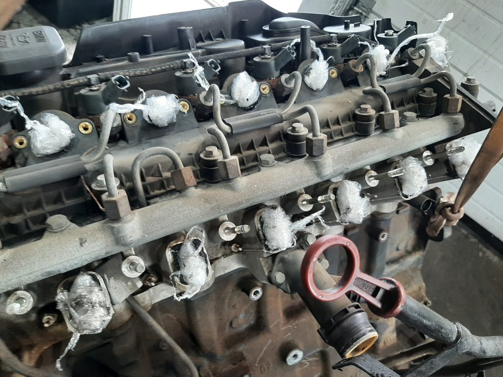 Rampa injectoare 3.0 d 306d1 bmw x5 e53 seria 5 e39 seria 3 e46 0445216002