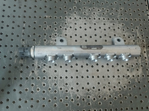 Rampa injectoare 3.0 d m16164d maseati levante 0445216050