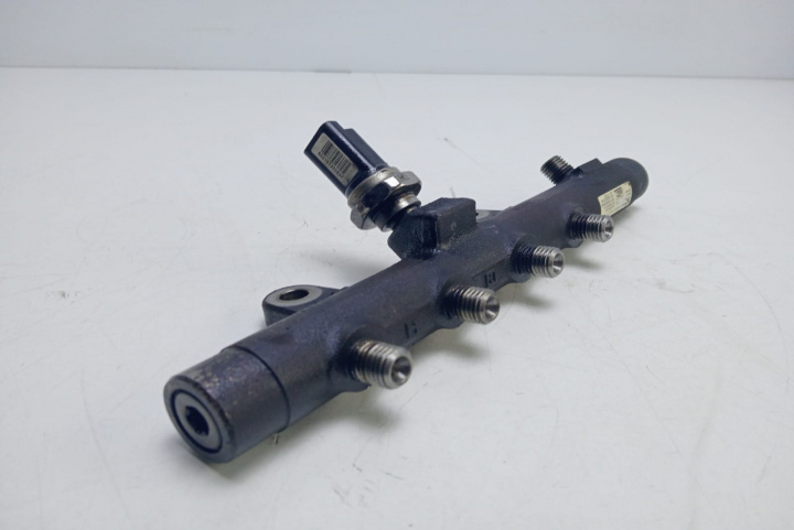 Rampa injectoare 8200397346 Renault Megane 2 [2002 - 2006]
