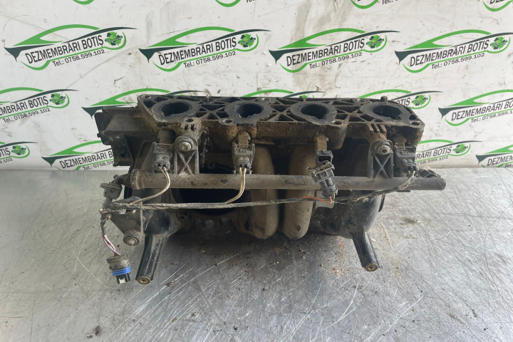 Rampa injectoare 8200494284 A Dacia Sandero [2008 - 2012] Stepway hatchback 5-usi 1.4 (75 hp)
